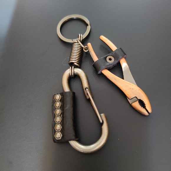 NEW! Key Chain - Picture 3 of 6